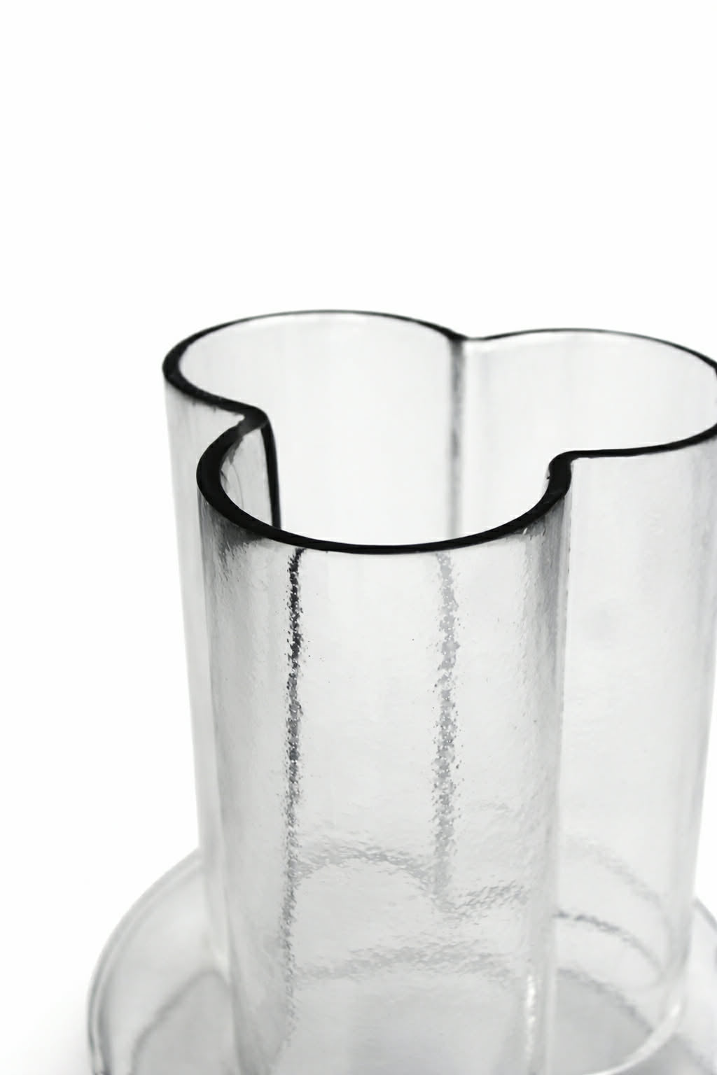 Le vase en verre soufflé - Biot